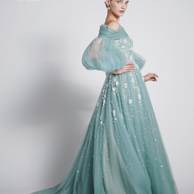 プロモデルによるドレスショー開催